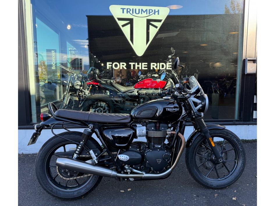 TRIUMPH STREET TWIN  900