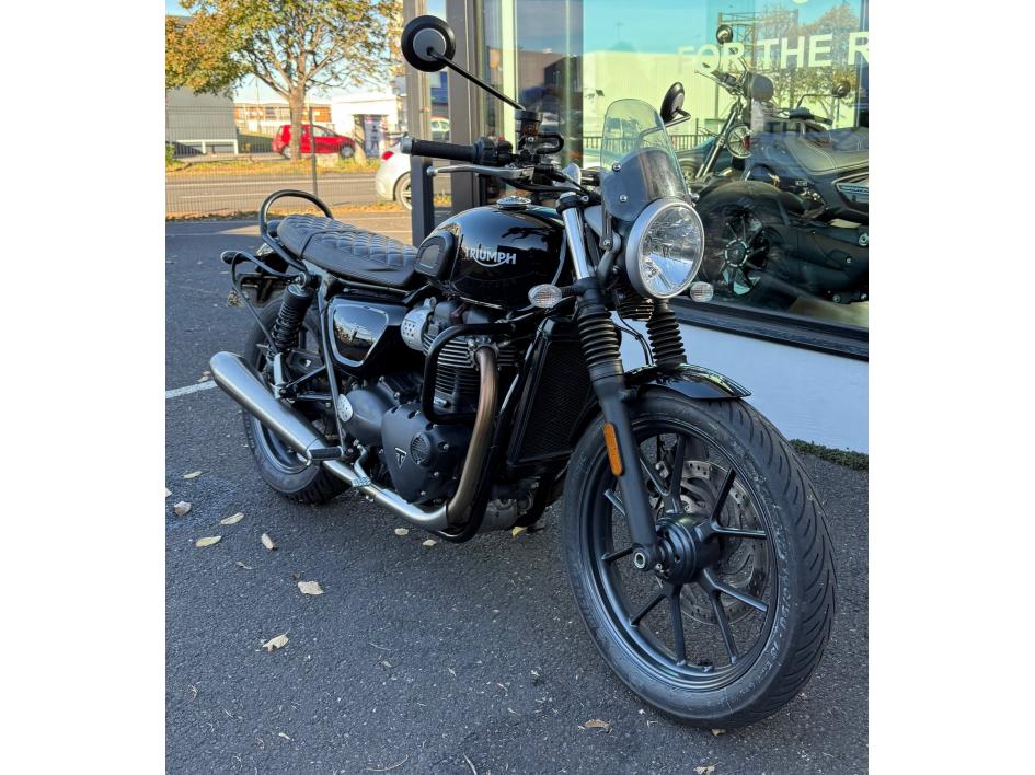 TRIUMPH STREET TWIN  900