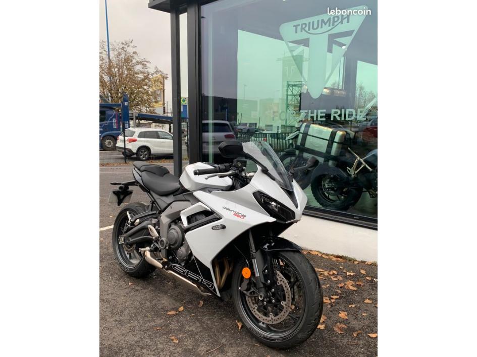 TRIUMPH 	DAYTONA 660