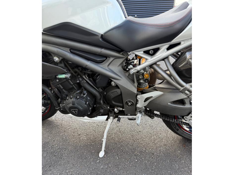 TRIUMPH SPEED TRIPLE 1050 RS